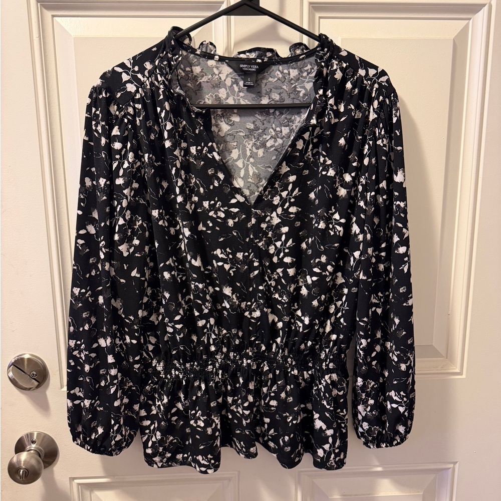 Vera Wang Elegant Black and Gray Patterned Top